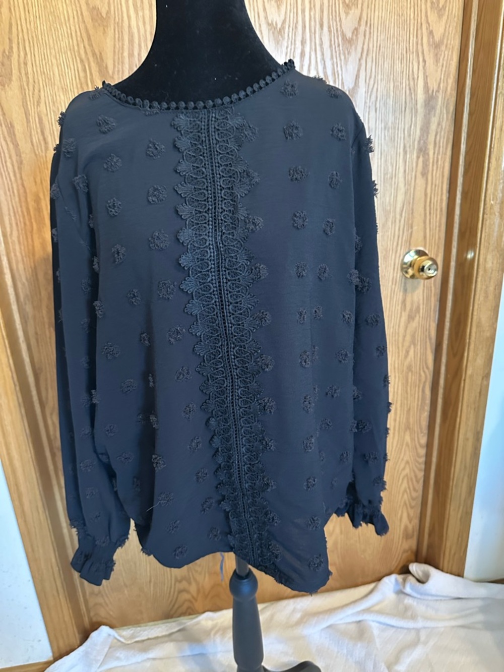 Coco + Carmen Black Long-Sleeve Lace-Front Textured Blouse